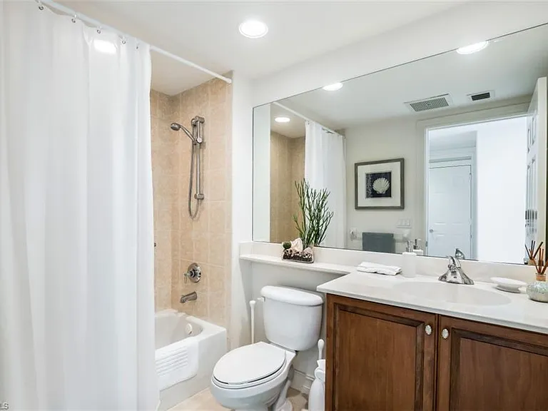 2728 Tiburon Blvd E #302 — Photo 25