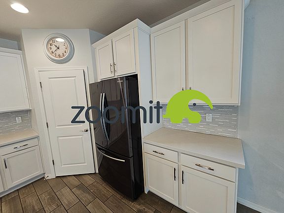 5th image of 2212 W Betty Elyse Ln