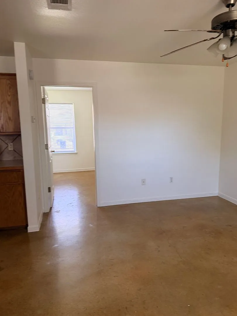 104 Meggs — Photo 3