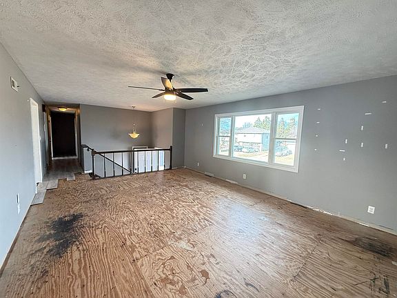 3rd image of 412 E Irene St