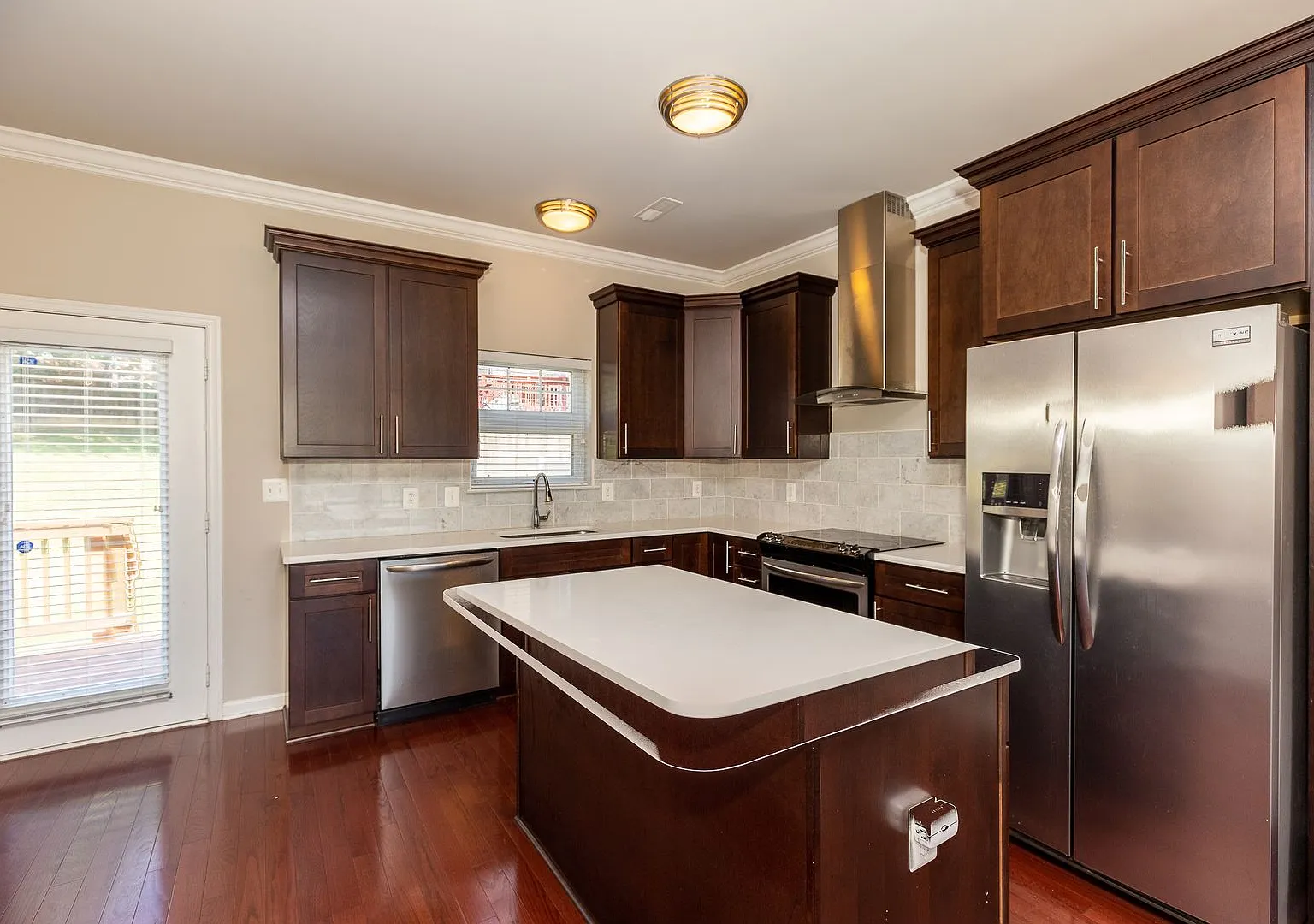 Luxurious 3 Bedroom plus Den Available in Congress Heights — Photo 3