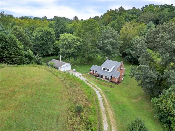 1948 Green Level Rd, Boones Mill, VA 24065