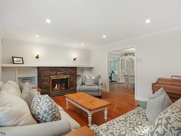 4th image of 220 Wychwood Road