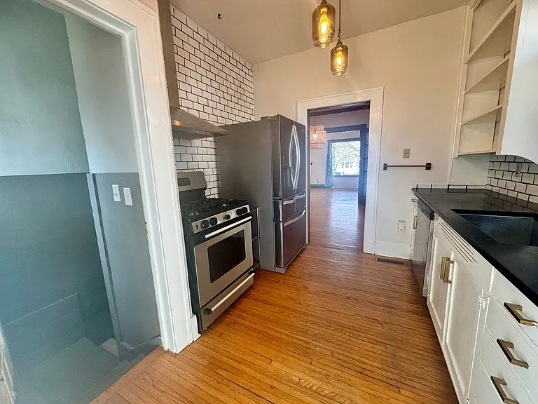810 S 35th St — Photo 16