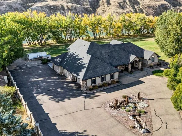 29 N Sunvalley Ct SW, Redcliff, AB T0J 2P0