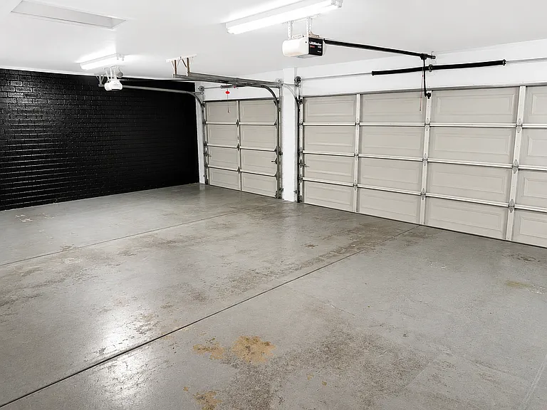 5918 S Clark Dr — Photo 11