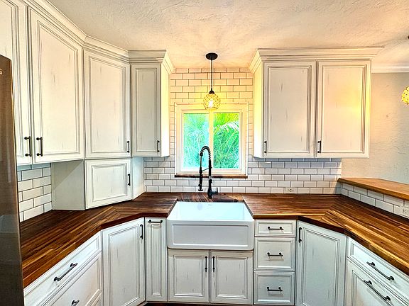 3rd image of 572 41st Ave NE