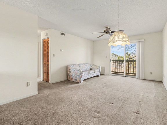 5th image of 922 Fairwood Lakes Ln. #22H