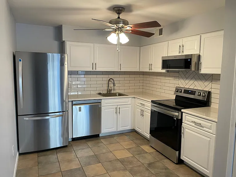 1210 Creve Coeur Crossing Ln #H — Photo 6