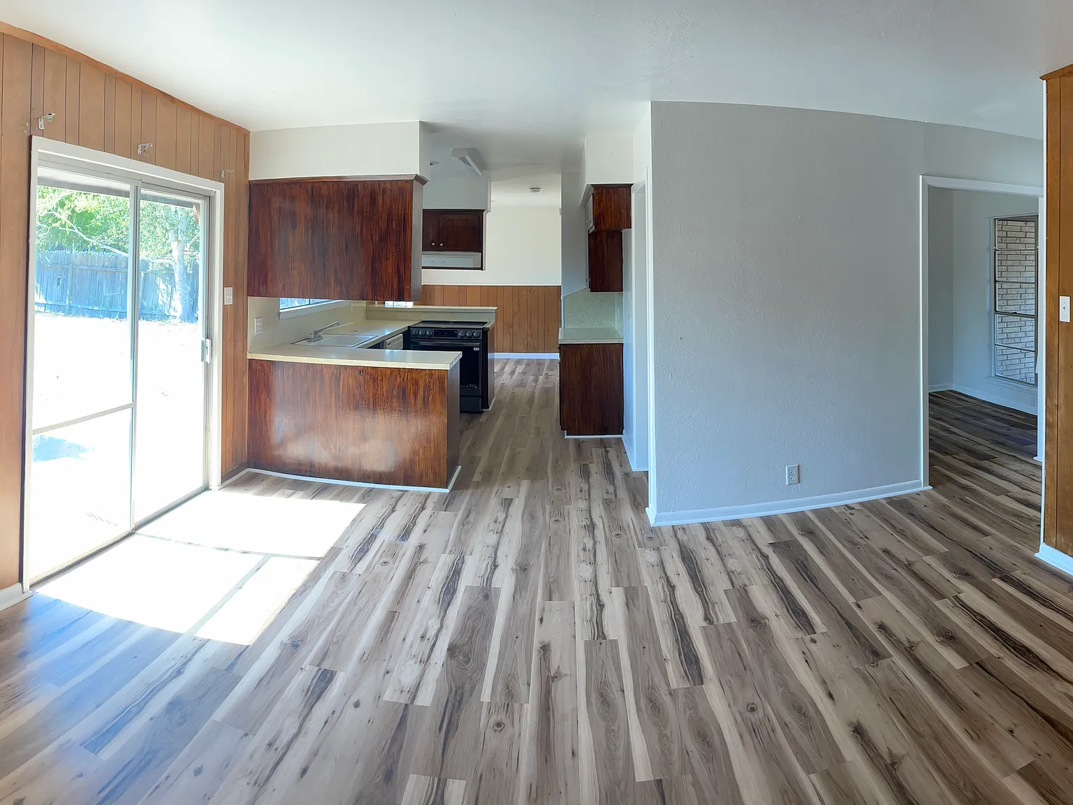 3 bed, 1326 sqft, $1,800 — Photo 2