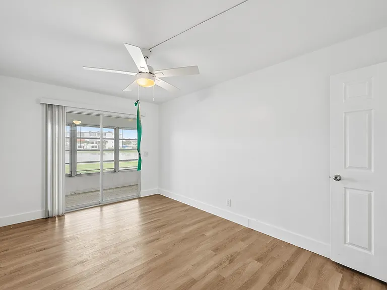 1043 Cornwall Dr #C — Photo 13