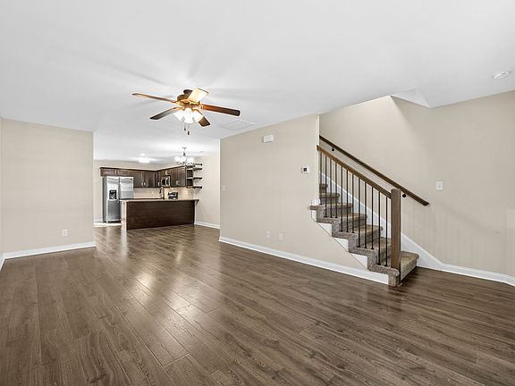 5th image of 215 Alexander Blvd