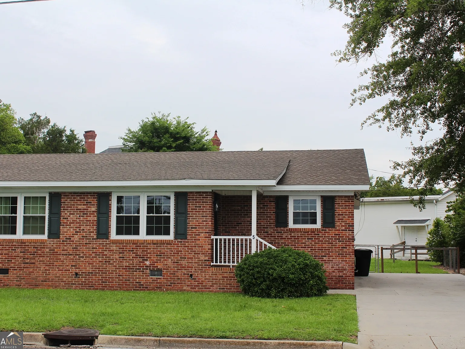 2 bed, 1.0 bath, 1105 sqft, $1,400 — Photo 1