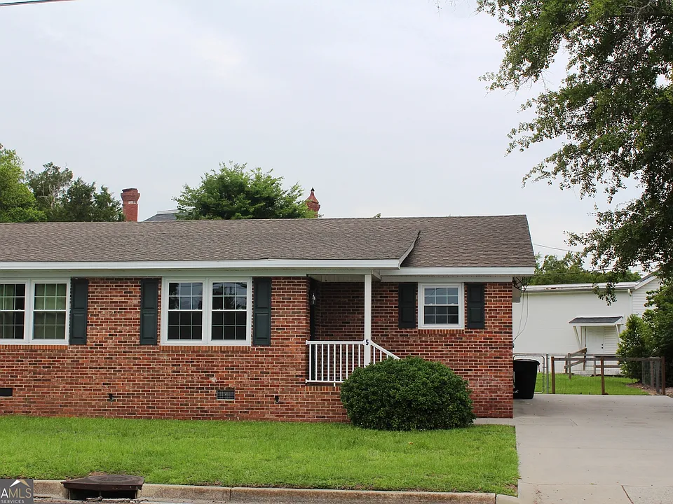 5 S Zetterower Ave
