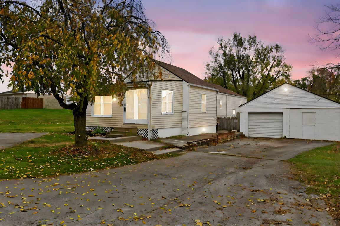 125 Williams Rd (Exterior)-1 day to dusk.jpeg