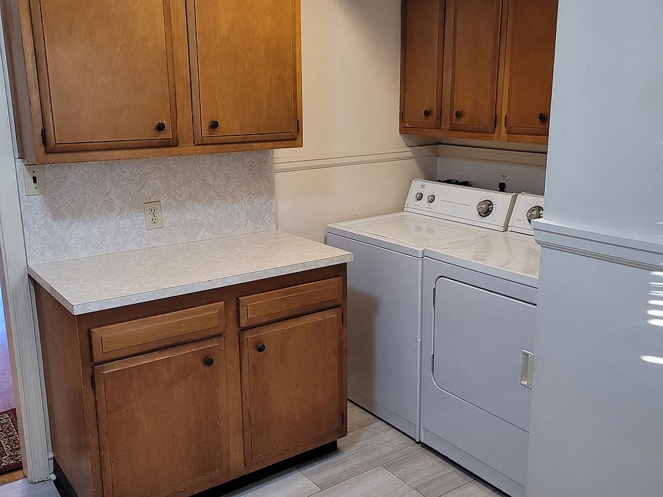 Kitchen. Washer/Dryer.