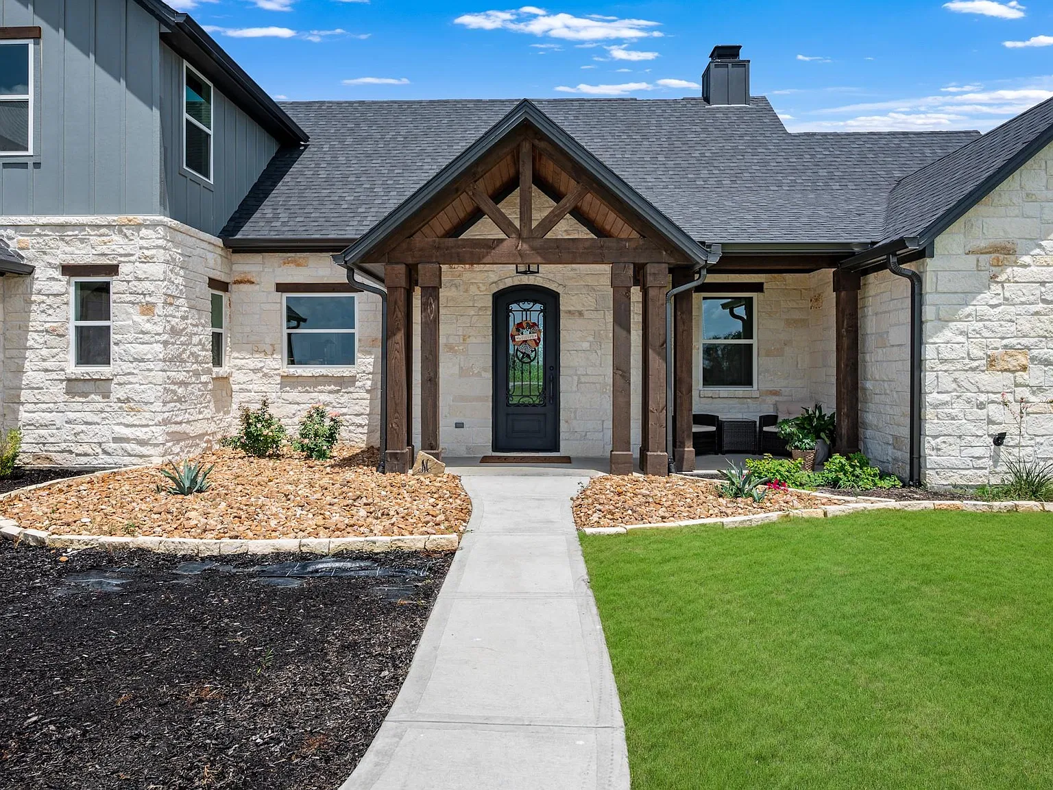 4 bed, 3.5 bath, 3041 sqft, $3,500 — Photo 4