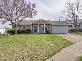 310 Twistedoak Ct, Ballwin, MO 63021