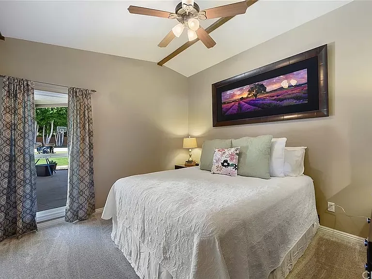 712 N Mountain View Pl — Photo 17