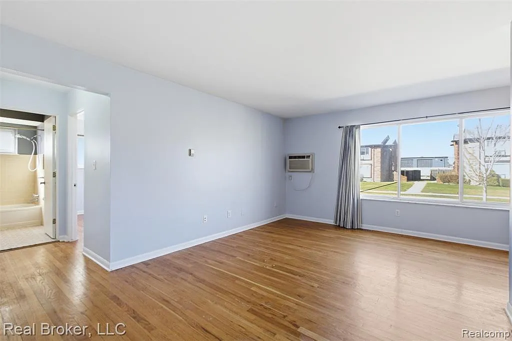 1 bed, 1.0 bath, 600 sqft, $1,200 — Photo 3