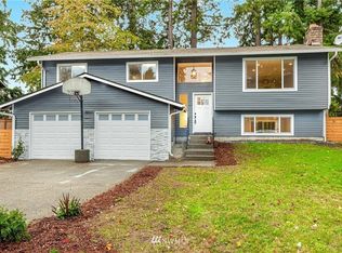 1034 Newport Ct NE, Renton, WA 98056