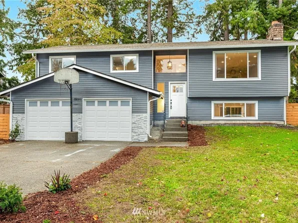 1034 Newport Ct NE, Renton, WA 98056