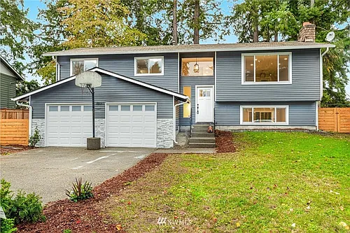 1034 Newport Ct NE Photo 1