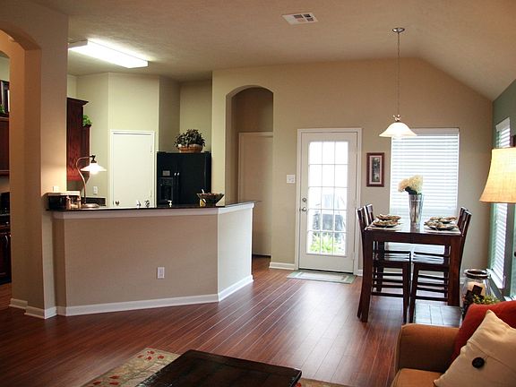 4th image of 208 Ava Dr