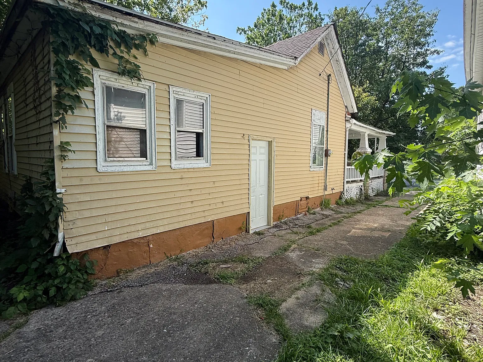 3 bed, 980 sqft, $870 — Photo 3