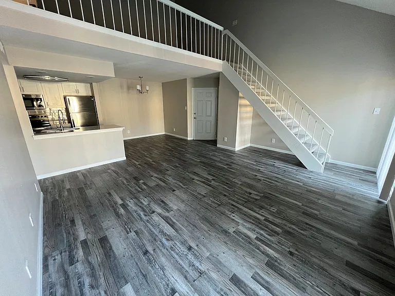 Country Club Place Apartments — Photo 35
