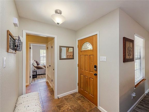 5th image of 604 Chandler Branch Dr