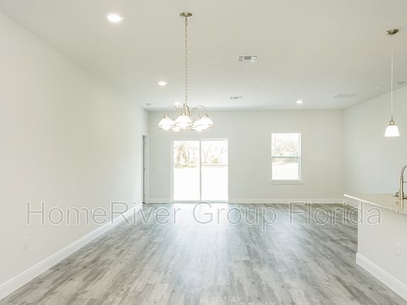 3rd image of 1823 Manitoba Ct