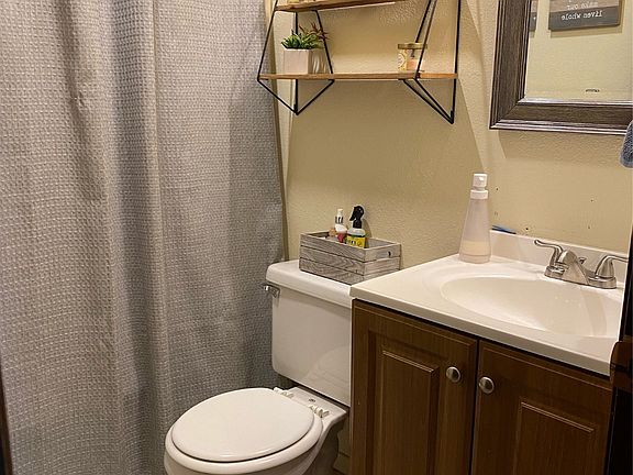 5th image of 171 Rosewood Dr