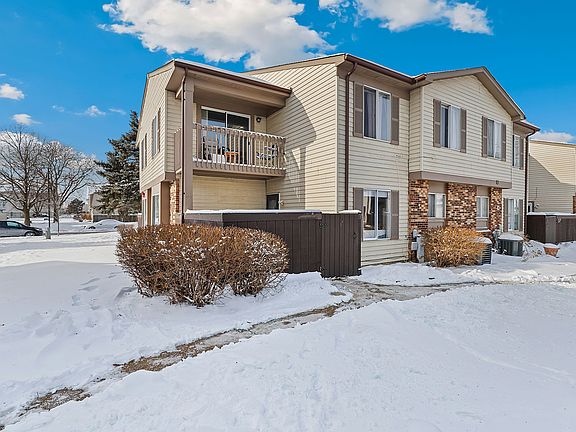 2nd image of 4 Fernwood Dr Unit 4-P