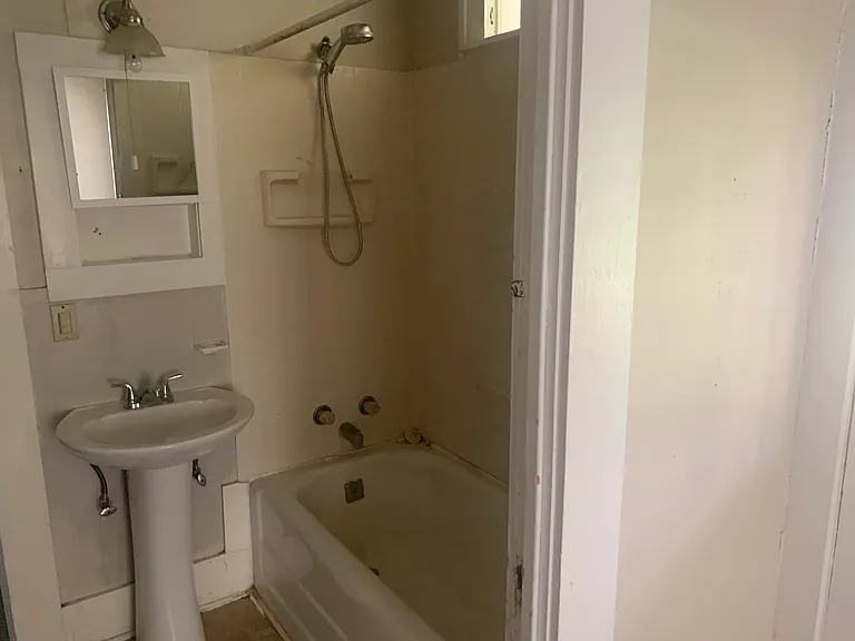 346 Cottage St #B — Photo 4