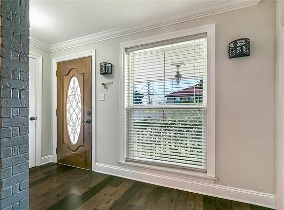 3rd image of 2033 Taft Pkwy