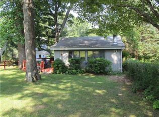 35 S Edgewood Rd, Niantic, CT 06357