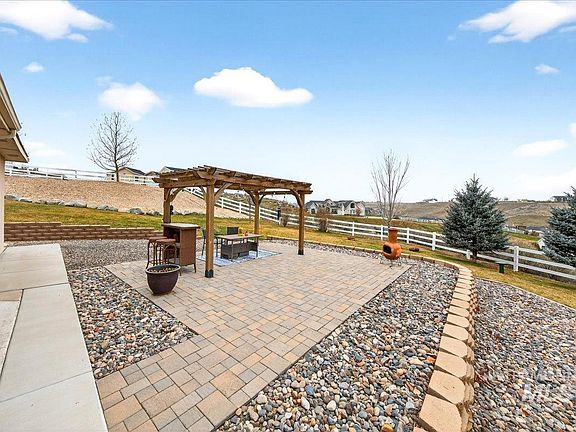 2nd image of 24813 Valley Run Pl