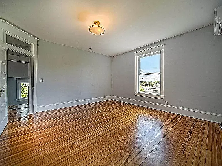 1319 Clarke Ave SW — Photo 5