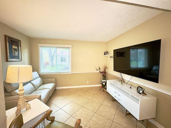 3rd image of 11229 Lakeview Drive