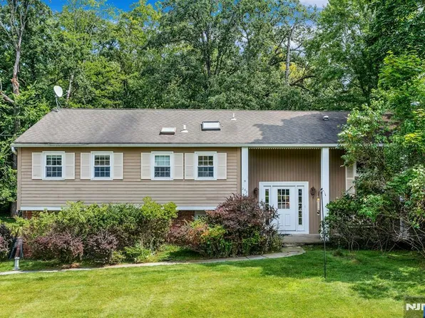 260 River Dr, River Vale, NJ 07675