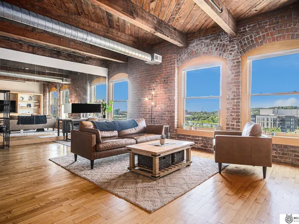 105 S 9th St #706, Omaha, NE 68154