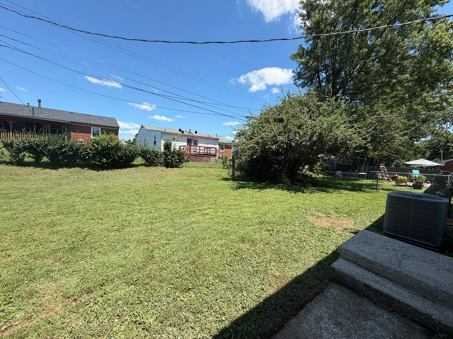 3 bed, 947 sqft, $1,745 — Photo 4