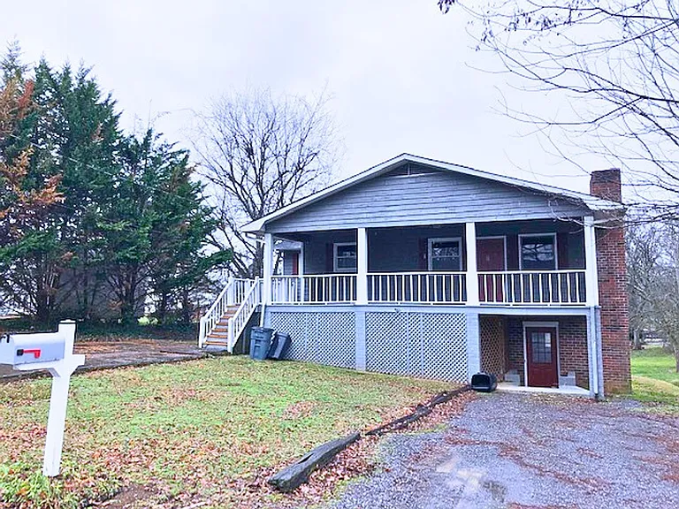 1535 Jordan Ave NW — Photo 1