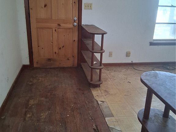 4th image of 1702 Woodlawn St