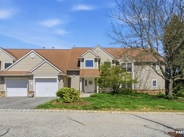 38 Bourne Cir, Hamburg, NJ 07419