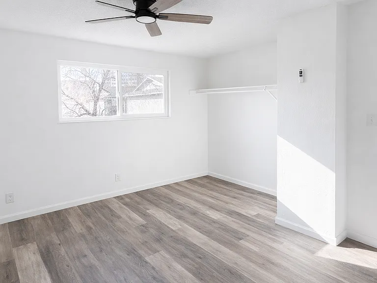 Elm Glen Apartments — Photo 22