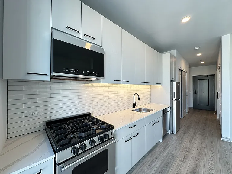 2155 N Elston Ave #17 — Photo 3