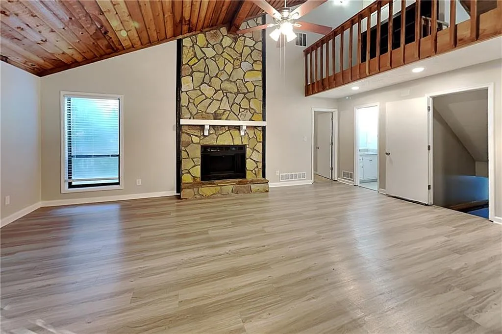 3 bed, 2.5 bath, 1872 sqft, $2,300 — Photo 3