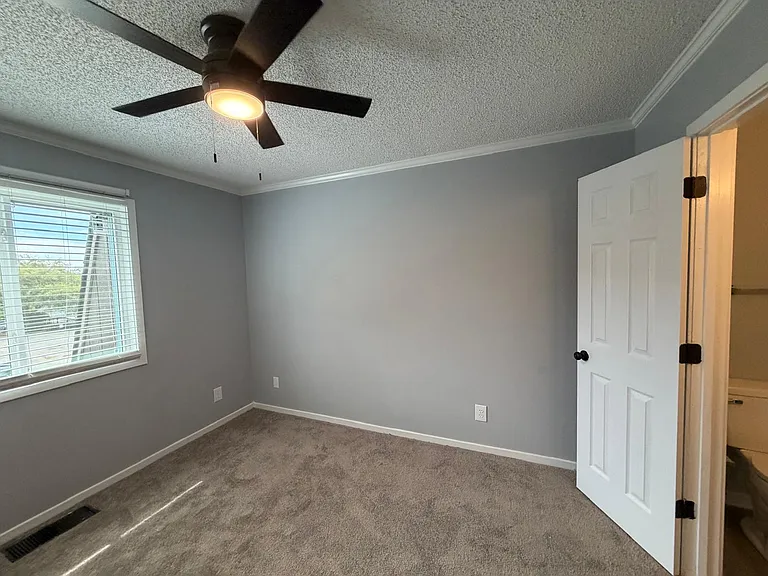 31 Canterbury Ct — Photo 38